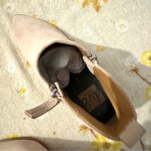 Dolce Vita Ankle Boot, Tan or Buck Color, Size 9, Heeled Leather Bootie - Picture 11 of 11